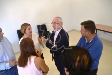 Miembros de la familia de Tito Galván mantuvieron este lunes un encuentro con directora general de Emergencias, alcaldesa y concejal de Seguridad (Foto TA)